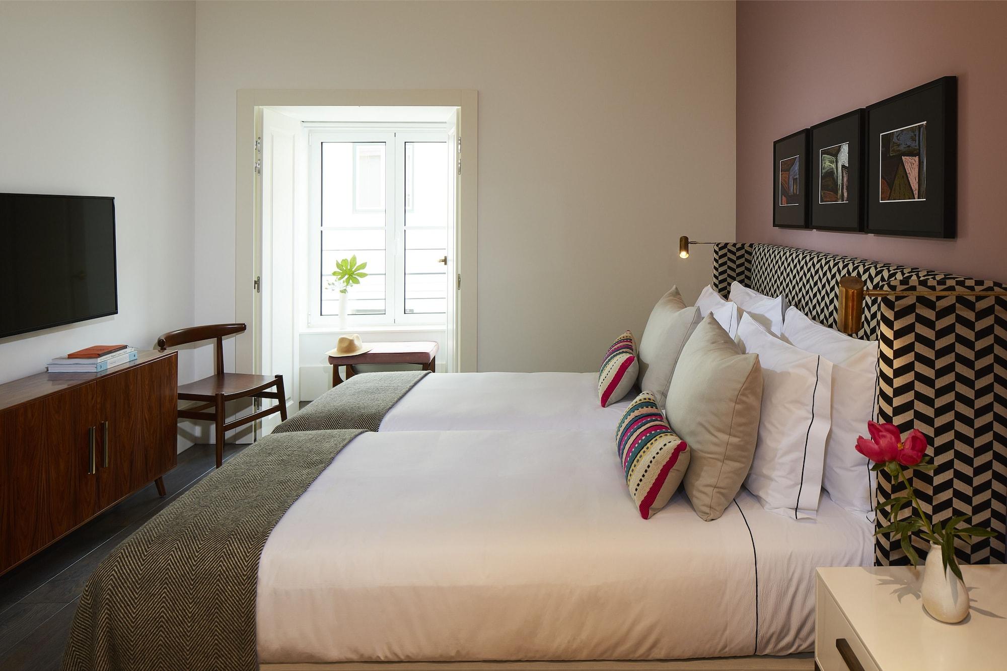 The Lumiares Hotel & Spa - Small Luxury Hotels Of The World Lisboa Kültér fotó A bedroom at the Hotel Americano
