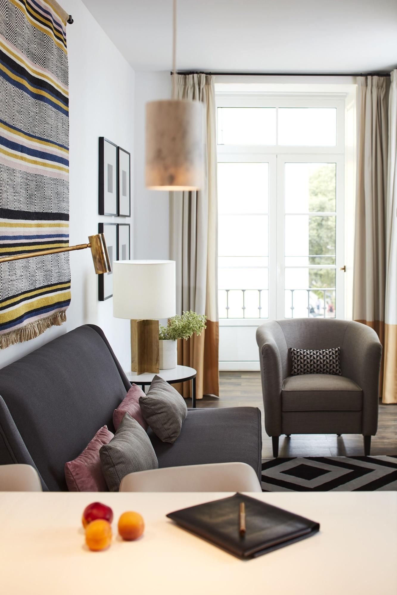 The Lumiares Hotel & Spa - Small Luxury Hotels Of The World Lisboa Kültér fotó A living room with a sofa, armchair, and floor lamp
