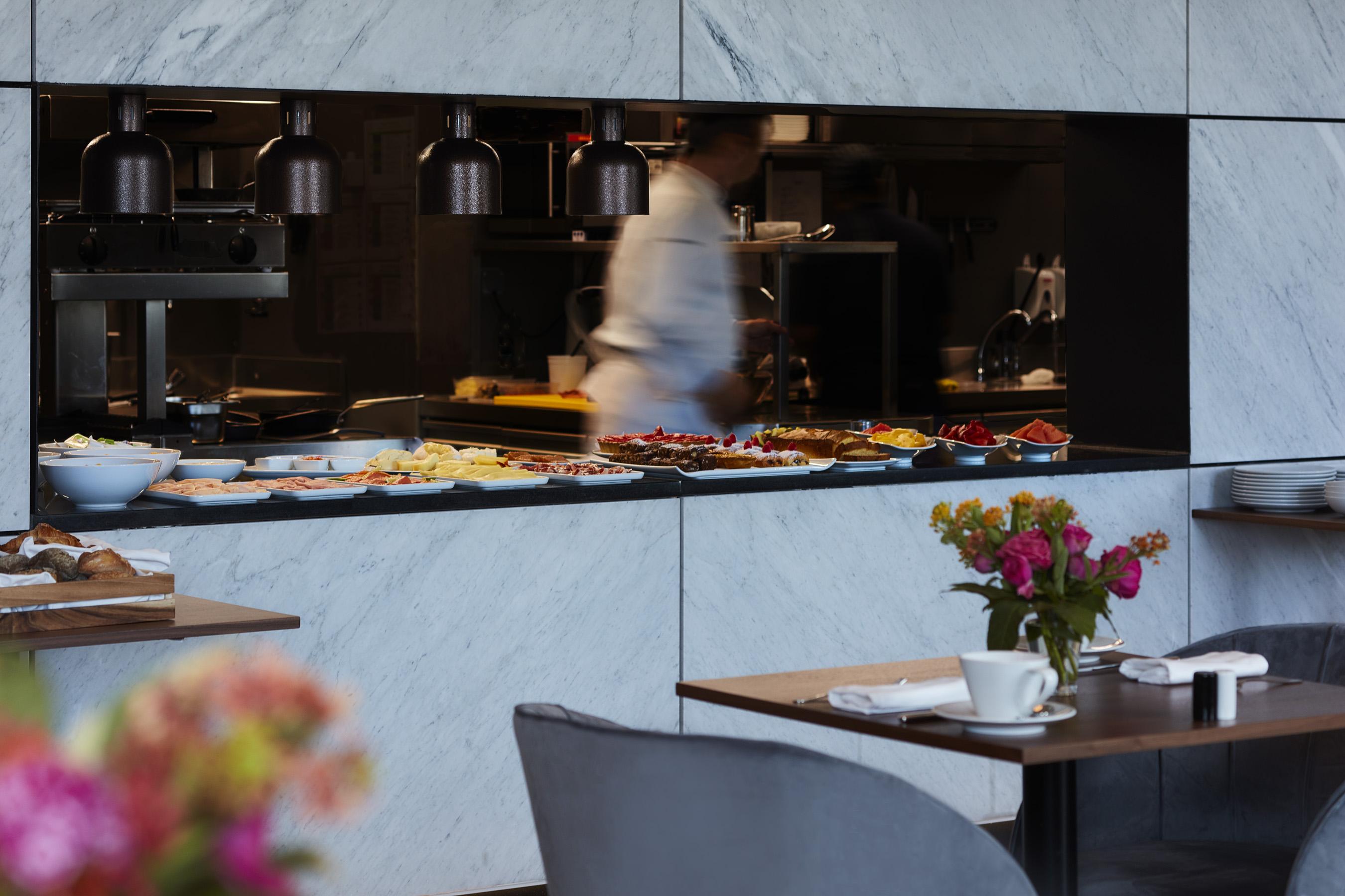 The Lumiares Hotel & Spa - Small Luxury Hotels Of The World Lisboa Kültér fotó The kitchen at the restaurant