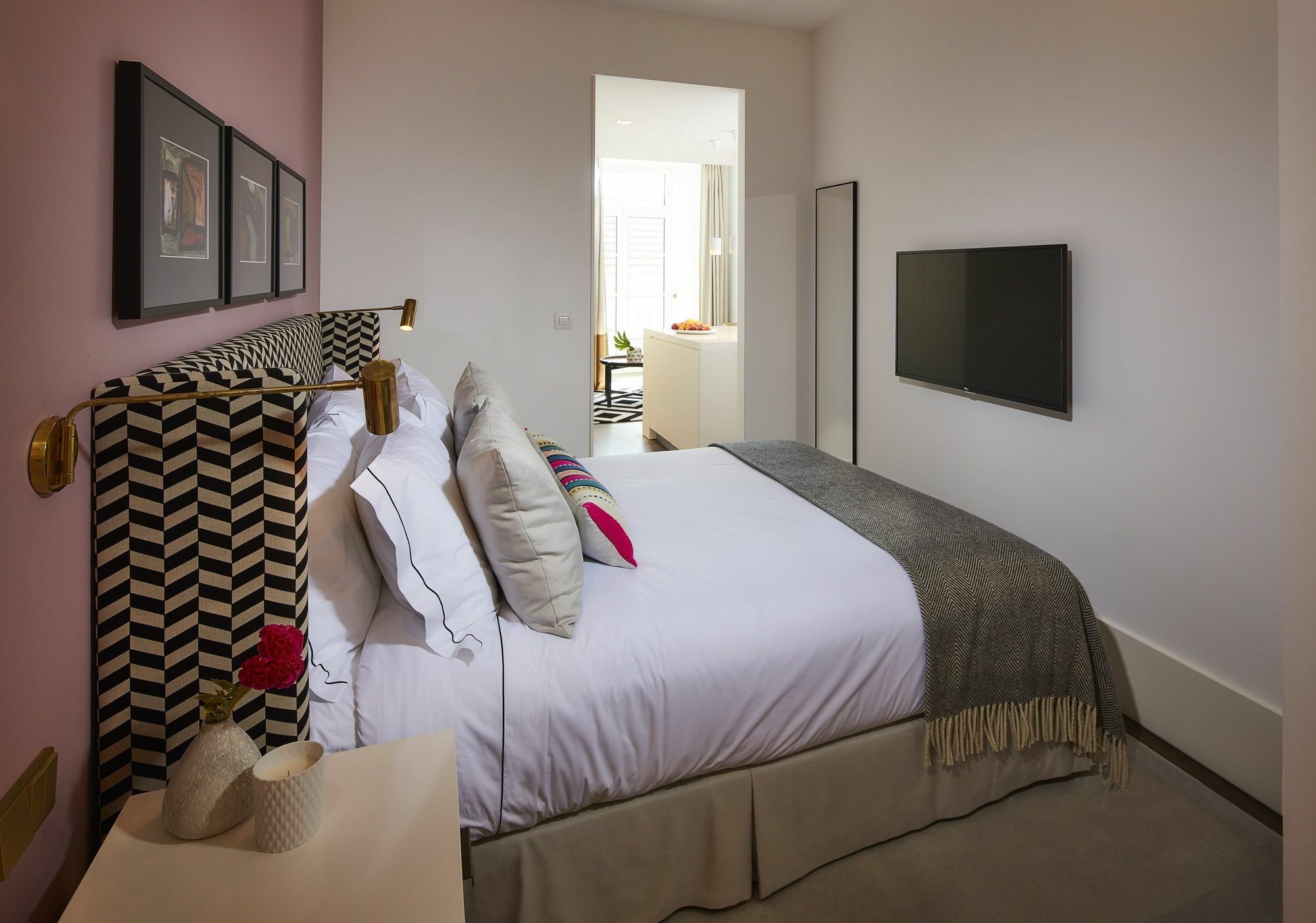 The Lumiares Hotel & Spa - Small Luxury Hotels Of The World Lisboa Kültér fotó A bedroom at the hotel